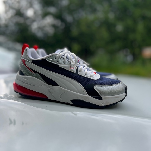 Original Puma Sneakers, Size 9 but it’s good for 8.5 too ,they were worn once - Picture 5 of 8